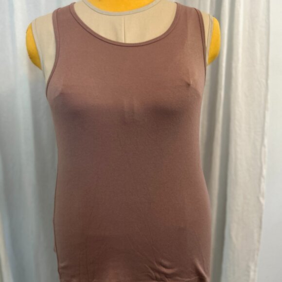 Two Amazon Basics tanks - Picture 1 of 7